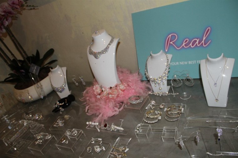 Sista Browns Christmas Pop up Store at Villa Paradiso